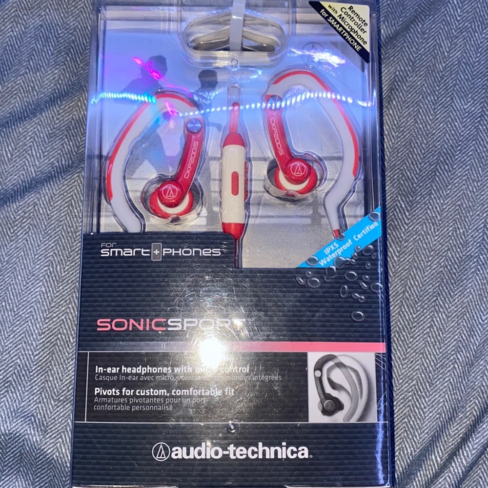 sonic sport headphones. unused